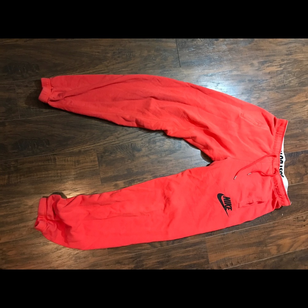 Women’s Nike sweatpants
